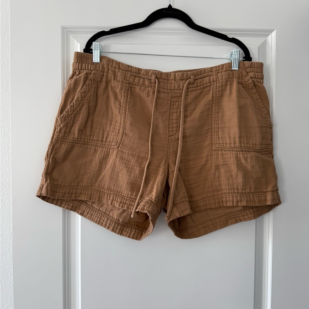 Old Navy Women's Tan Cargo Shorts
